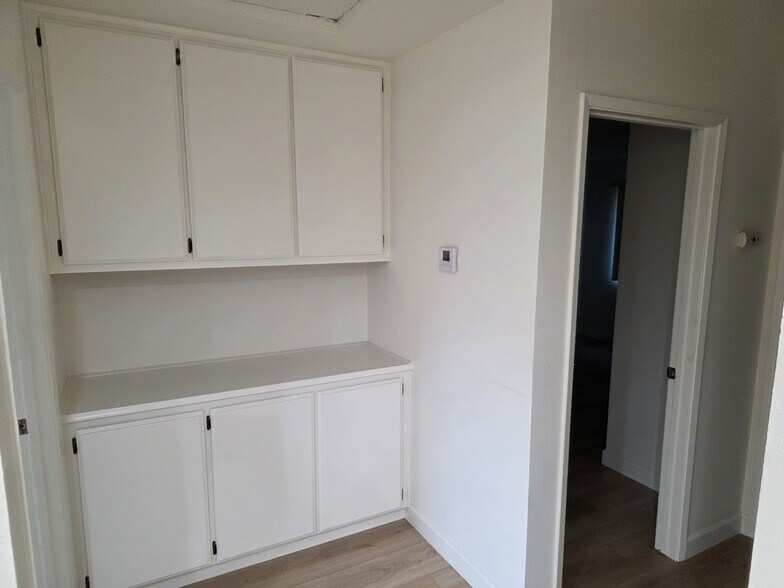 Building Photo - 625 N Angeleno Ave