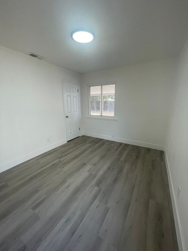 Building Photo - 5250 Standish Rd