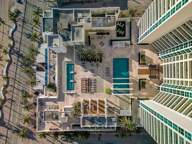 Building Photo - 101 S Fort Lauderdale Beach Blvd