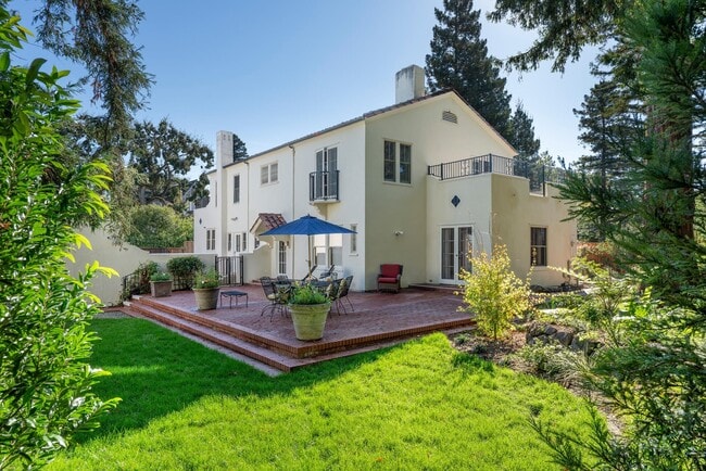 Building Photo - 850 Edgewood Rd