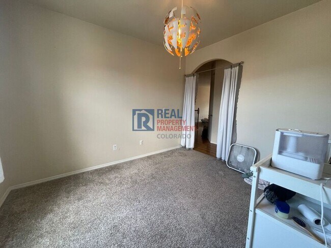 Building Photo - 10470 Mount Emerald Dr
