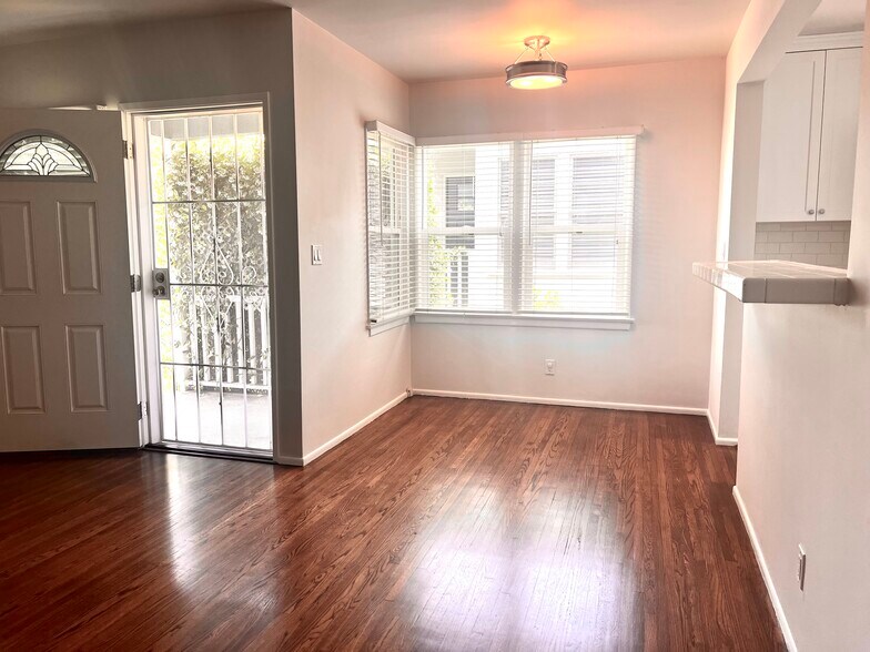Dining area - 1348 Manhattan Beach Blvd