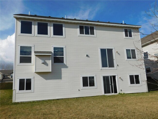 Building Photo - 7636 Oakridge Trail