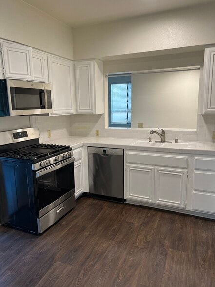 Stainless steel dishwasher, oven/range, and microwave oven - 4707 Willis Ave