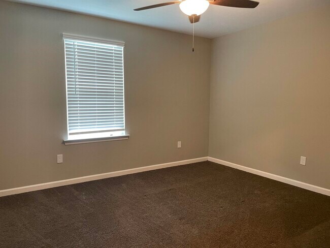 Building Photo - 2253 Del Carmel Way