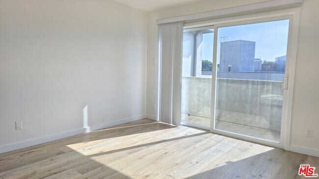 Building Photo - 1650 S Bentley Ave