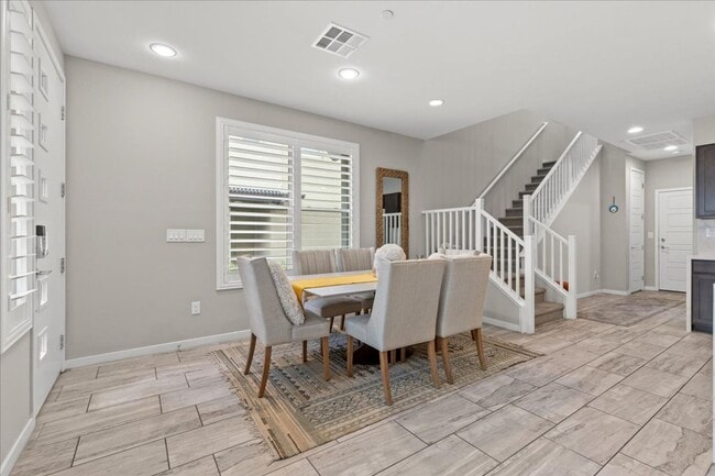 Building Photo - Luxurious, Modern, Completely Renovated 3 ...