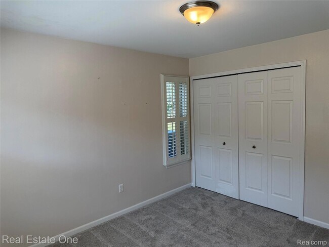 Building Photo - 523 Brookfield Dr