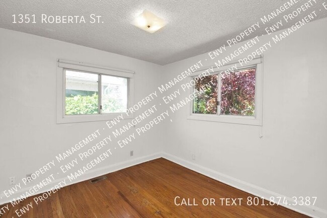Building Photo - 1351 Roberta St