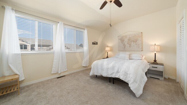 Building Photo - Fully Furnished Townhome in Park Haven Vil...