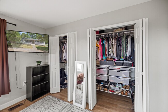 Building Photo - 5519 5th St NE