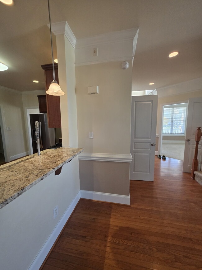 Building Photo - Spacious 4-Bedroom Home for Rent in Kings ...