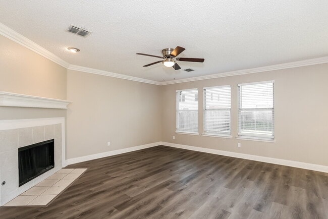 Building Photo - 7802 Mason Dells Dr