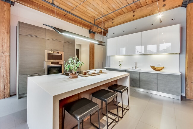 Building Photo - 1327 W Washington Blvd