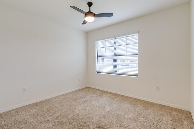 Building Photo - 2214 Capital Dr