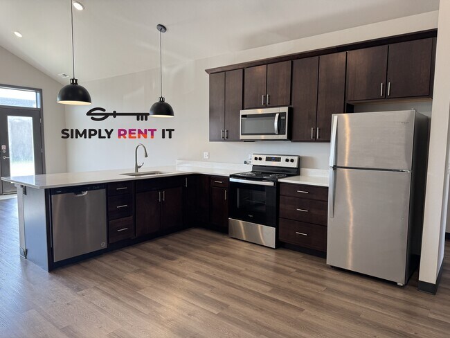 Building Photo - New 3 Bedroom, 3 Bathroom Sublease Brick Towne Ames Townhome