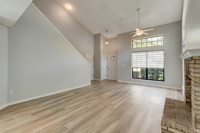 Building Photo - Home on Amelia Island