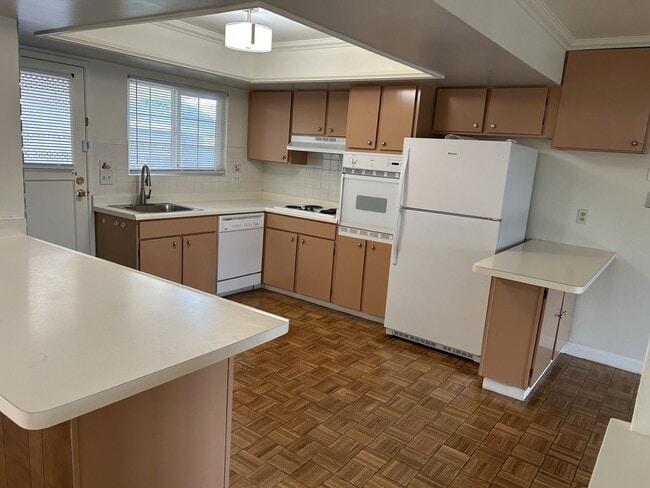 Building Photo - 2040 Barbour Dr