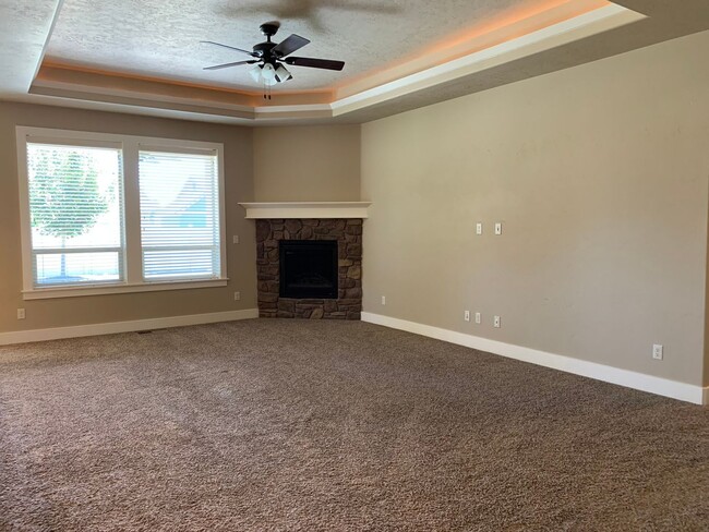 Building Photo - Gorgeous 3 bed 2.5 bath home with office a...