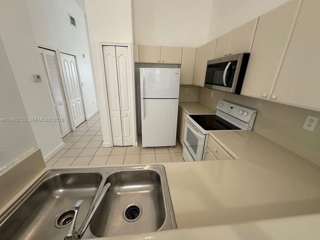 Building Photo - 1568 SE 26th St