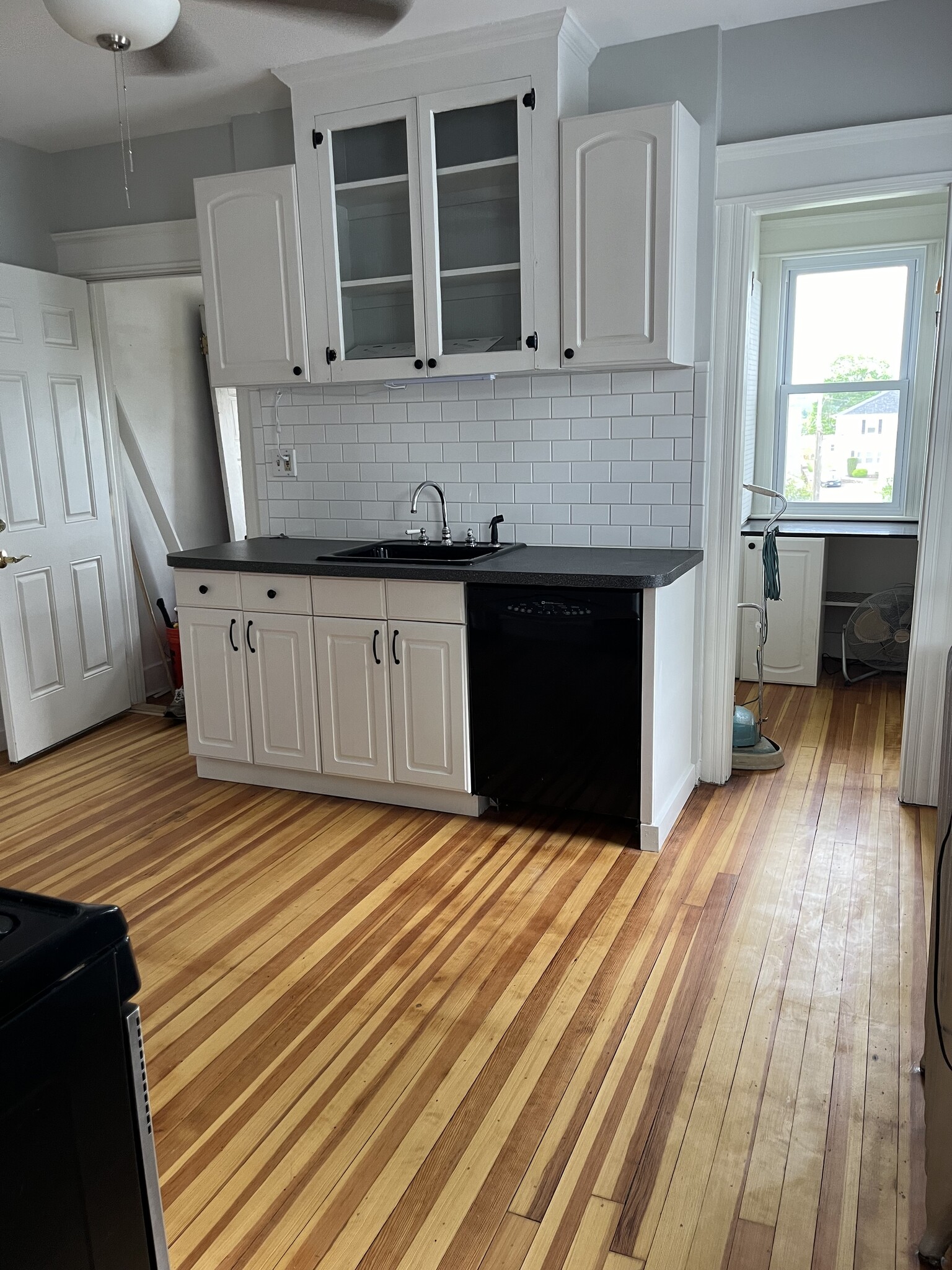 Kitchen - 63 Oak Ave