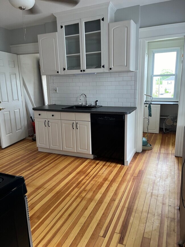 Kitchen - 63 Oak Ave