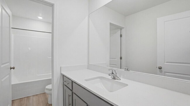 Building Photo - 154 E Parade Ave