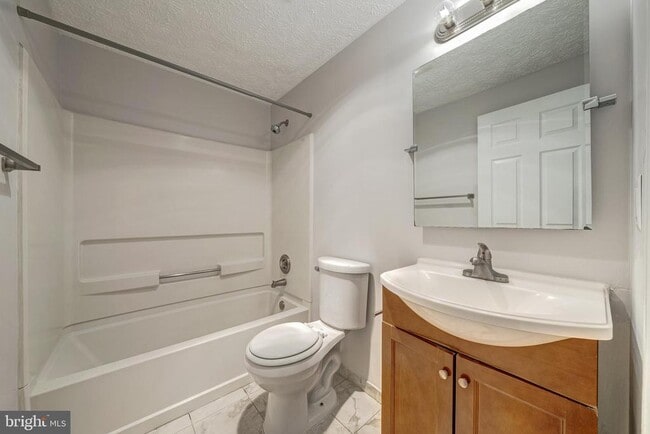 Building Photo - 6320 Lightburn Ct