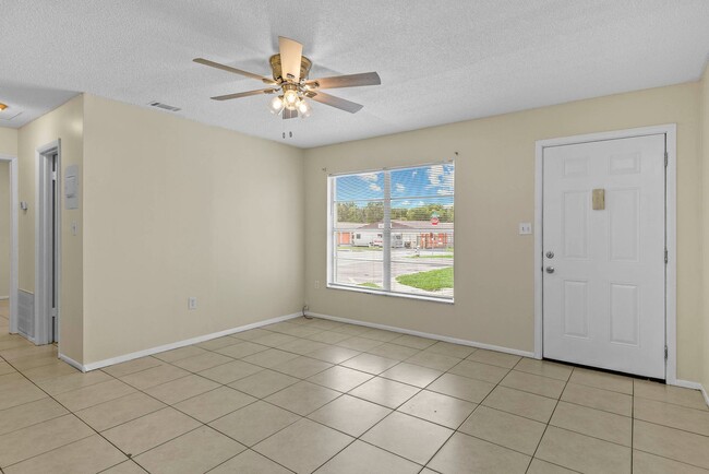 Building Photo - Newly remodeled 2 bedroom, 1 bath in Kissi...