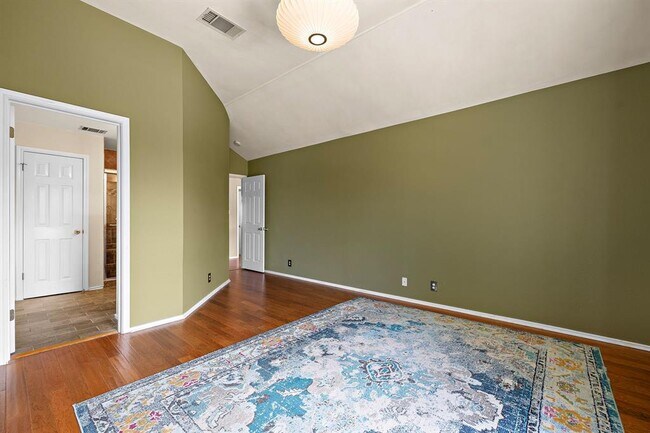 Building Photo - 400 Debora Dr