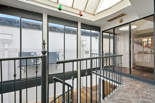 Building Photo - 3108 Vossdale Rd