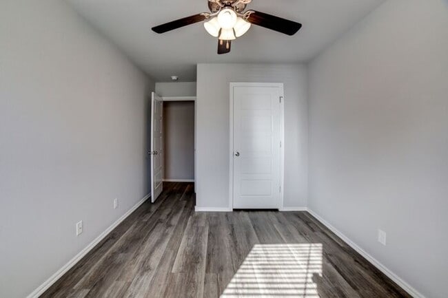 Building Photo - New Luxury 4/2.5 Townhome Close to Downtow...