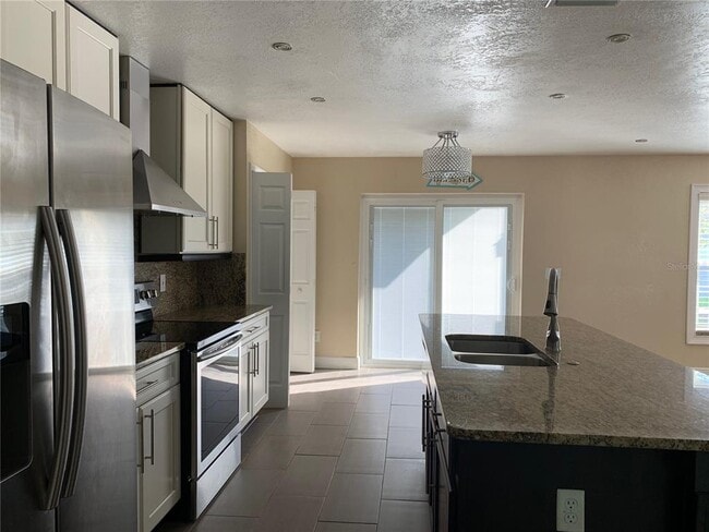 Building Photo - 2220 Heathwood Cir