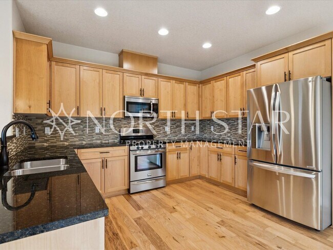 Building Photo - Newer Home in Summer Falls.