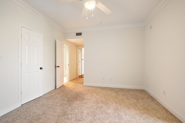 Building Photo - Modern Condo Living Near Downtown Austin & Movie House Theater