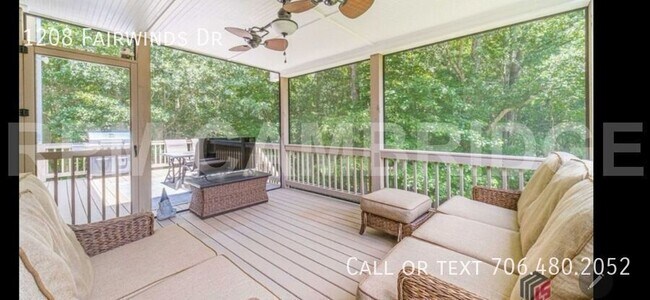 Building Photo - 1208 Fairwinds Dr
