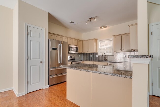 Building Photo - 331 Fountain River Dr
