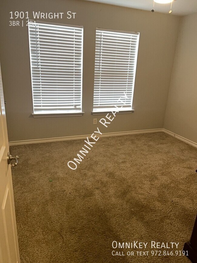 Building Photo - 1901 Wright St