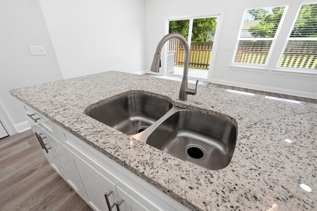 Building Photo - Brand-New 3 Bedroom Townhome in Fort Walton Beach!