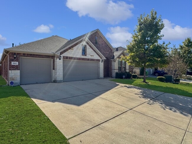 Building Photo - 9002 Monument Parke