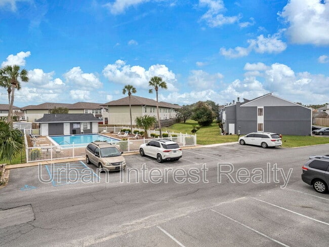 Building Photo - 25 Court Dr