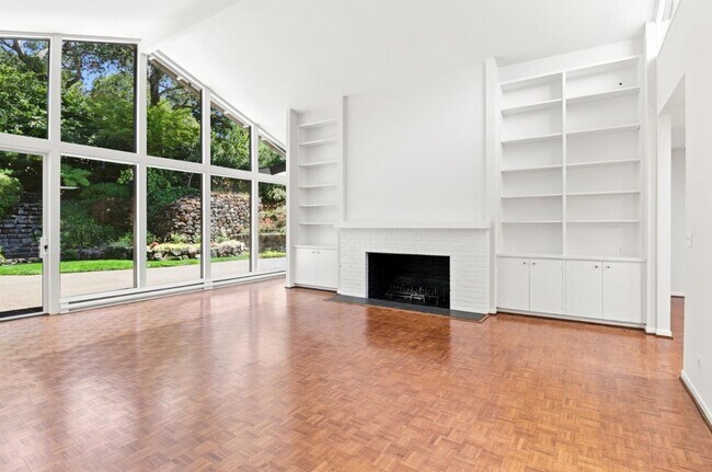 Building Photo - 820 Eucalyptus Ave