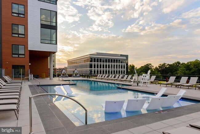 Building Photo - 145 Riverhaven Dr