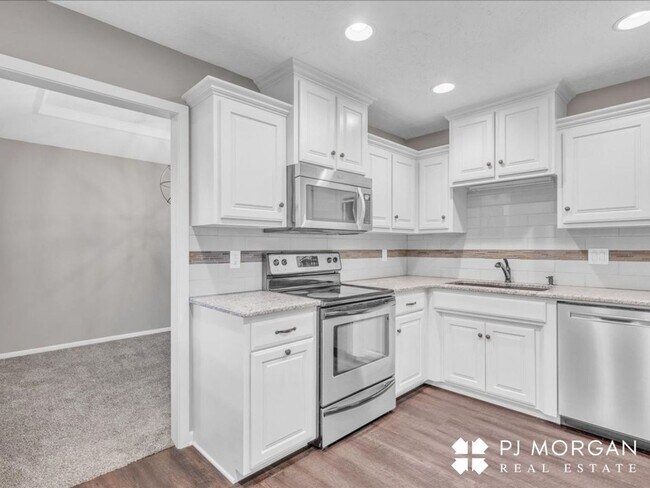 Building Photo - 3 bedroom 2 bath house in a great location!