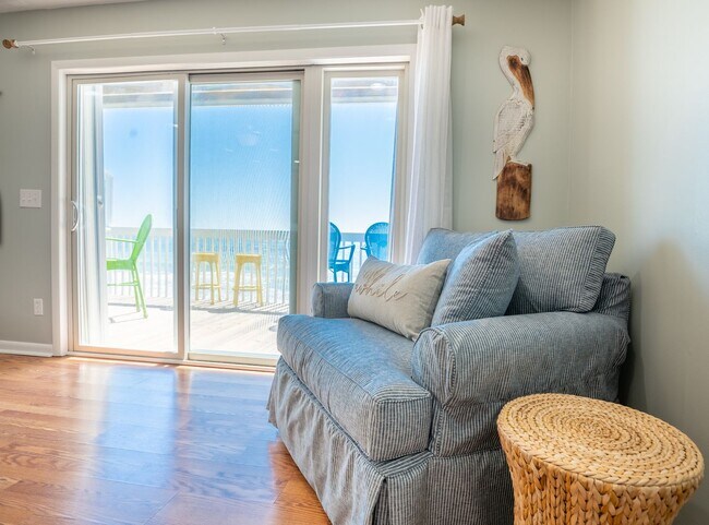Building Photo - PERFECT FURNISHED RENTAL FOR A WINTER AT THE BEACH