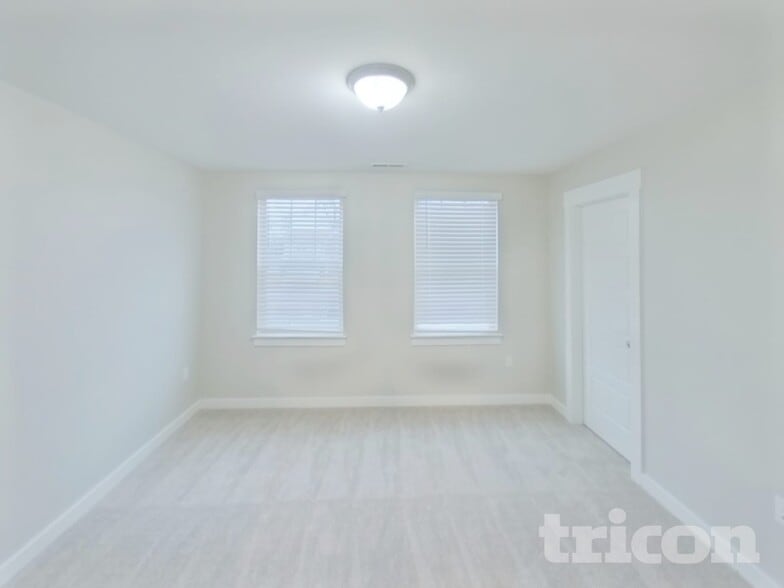 Building Photo - 1610 Lannister Ave