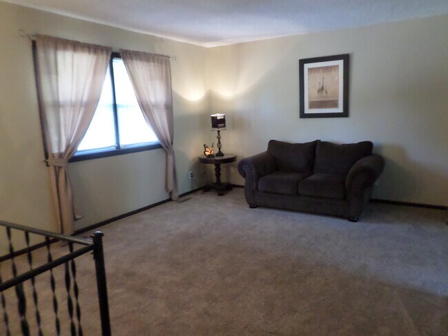 Building Photo - SHORT TERM LEASE ONLY