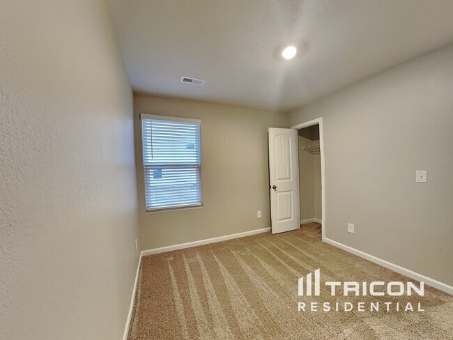 Building Photo - 59 Ivy Bank Dr