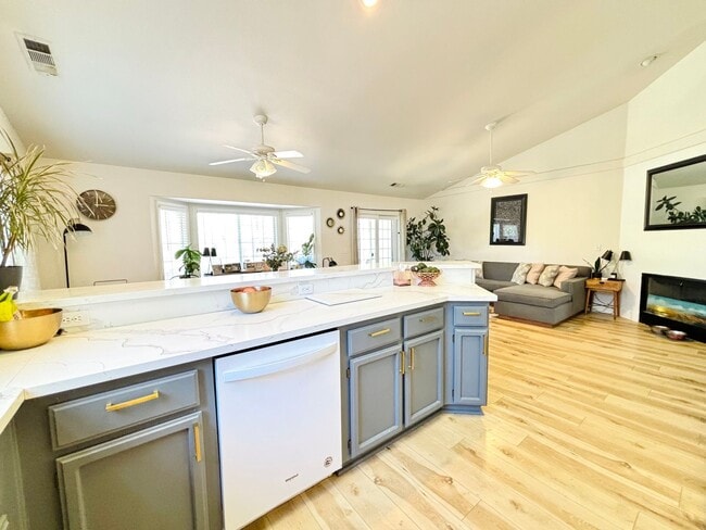 Building Photo - BEAUTIFUL 5 BED/3 BATH HOME IN THE HIDDEN HILLS SUBDIVISION