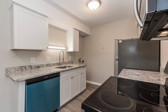 Building Photo - 209 Johnson St